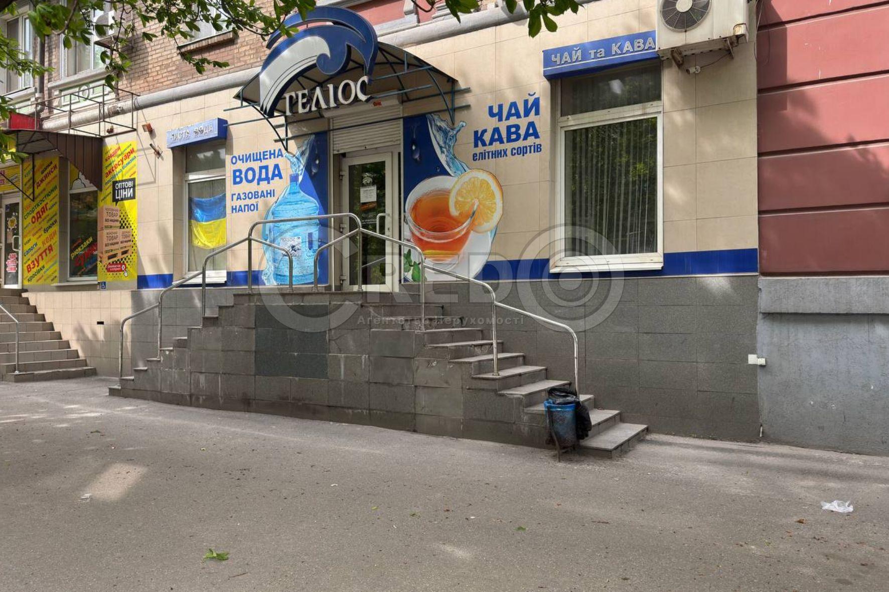 Аренда торгового помещения 49.6 м², Южный просп.
