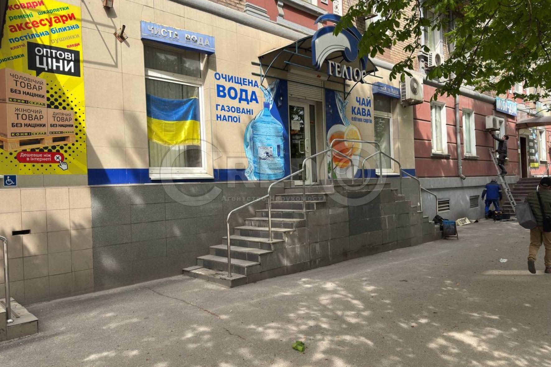 Аренда торгового помещения 49.6 м², Южный просп.