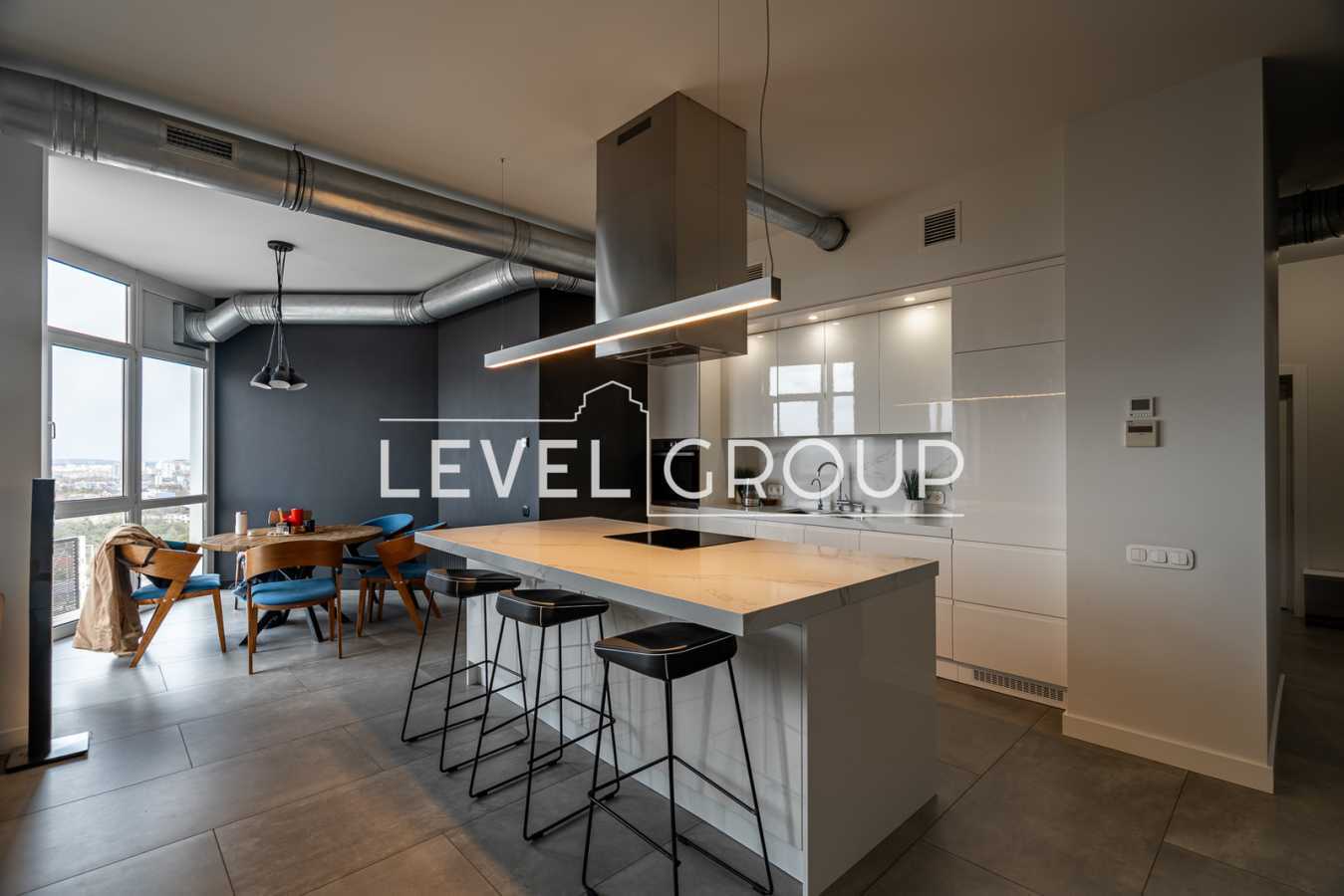 Продажа 3-комнатной квартиры 199.3 м², Глубочицкая ул., 32В