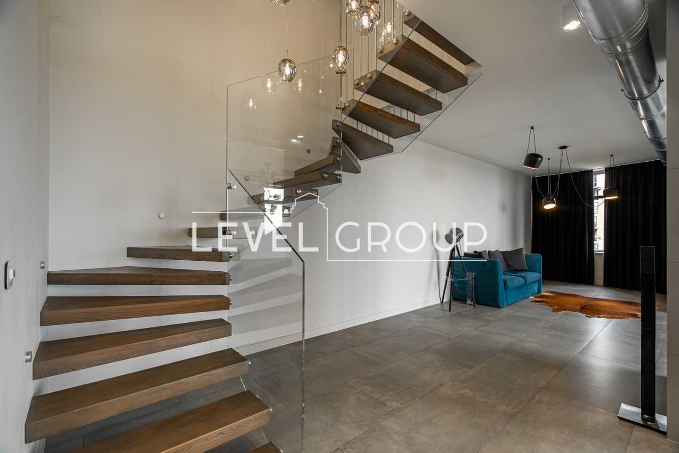Продажа 3-комнатной квартиры 199.3 м², Глубочицкая ул., 32В