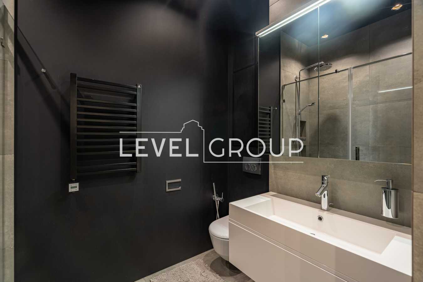Продажа 3-комнатной квартиры 199.3 м², Глубочицкая ул., 32В
