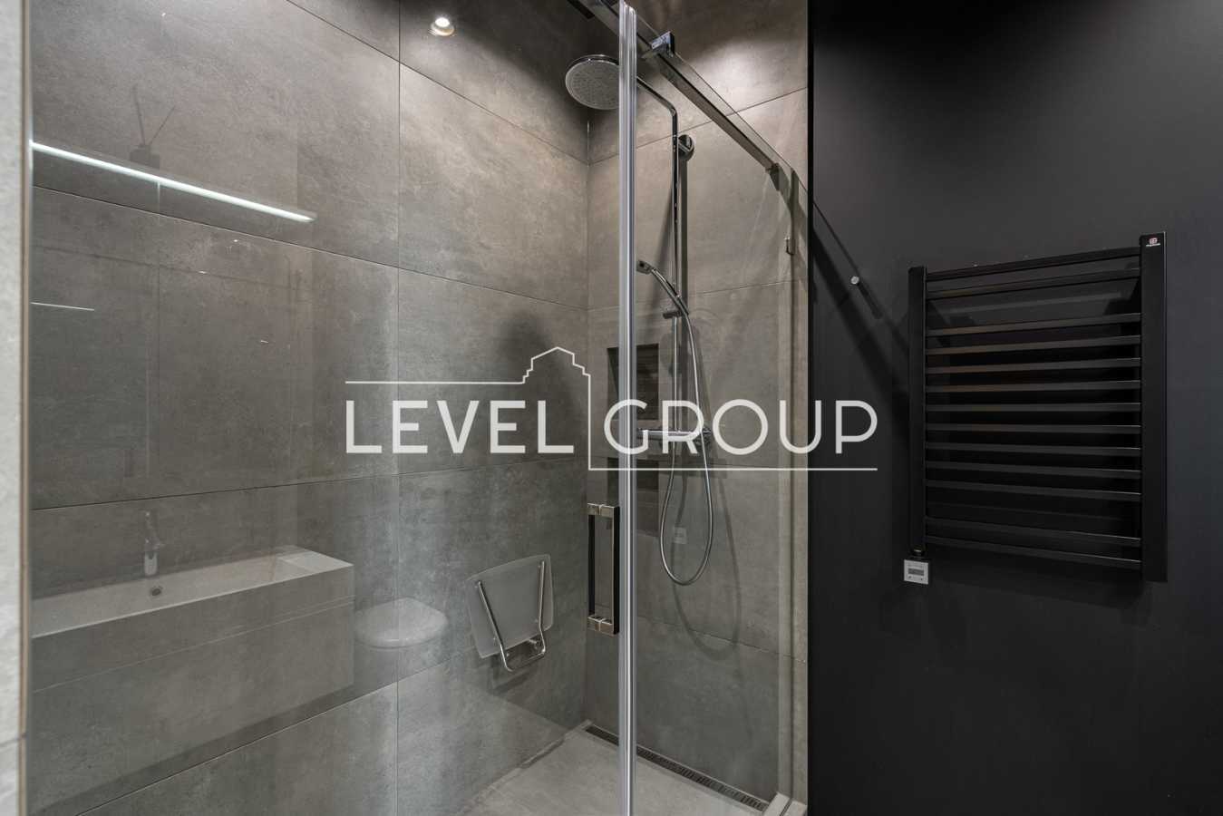 Продажа 3-комнатной квартиры 199.3 м², Глубочицкая ул., 32В