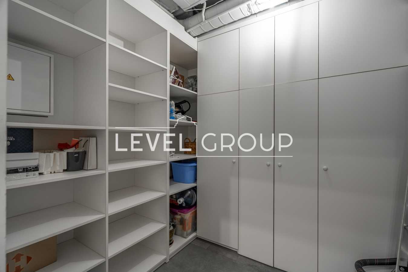 Продажа 3-комнатной квартиры 199.3 м², Глубочицкая ул., 32В