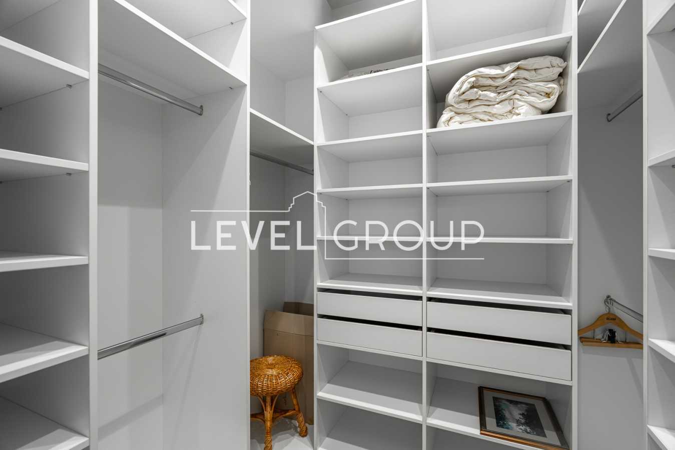 Продажа 3-комнатной квартиры 199.3 м², Глубочицкая ул., 32В