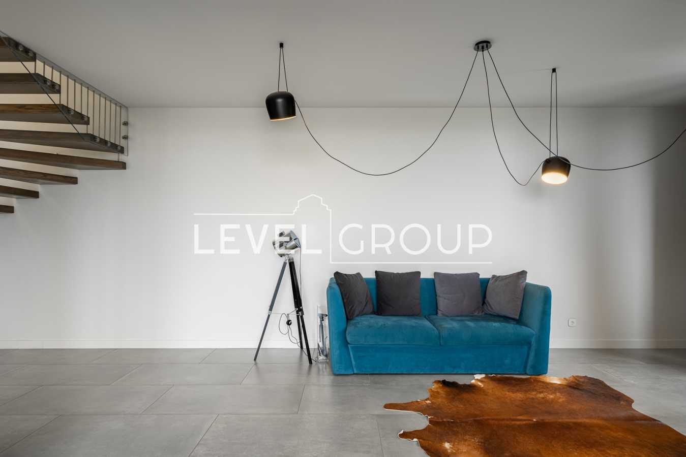 Продажа 3-комнатной квартиры 199.3 м², Глубочицкая ул., 32В