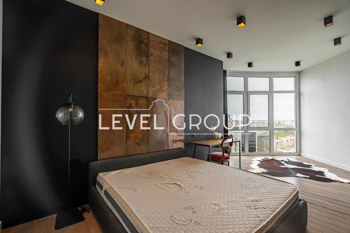 Продажа 3-комнатной квартиры 199.3 м², Глубочицкая ул., 32В