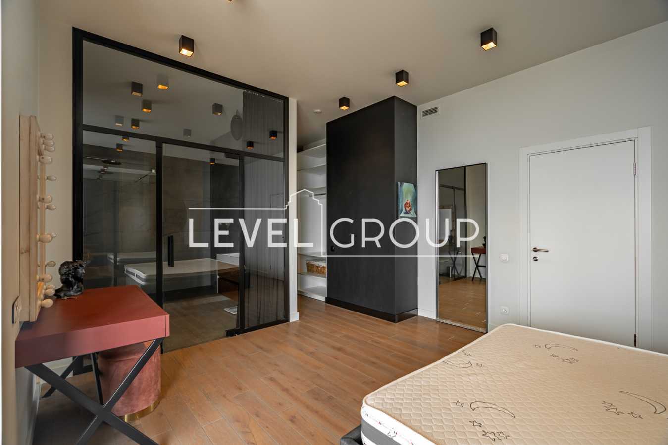 Продажа 3-комнатной квартиры 199.3 м², Глубочицкая ул., 32В