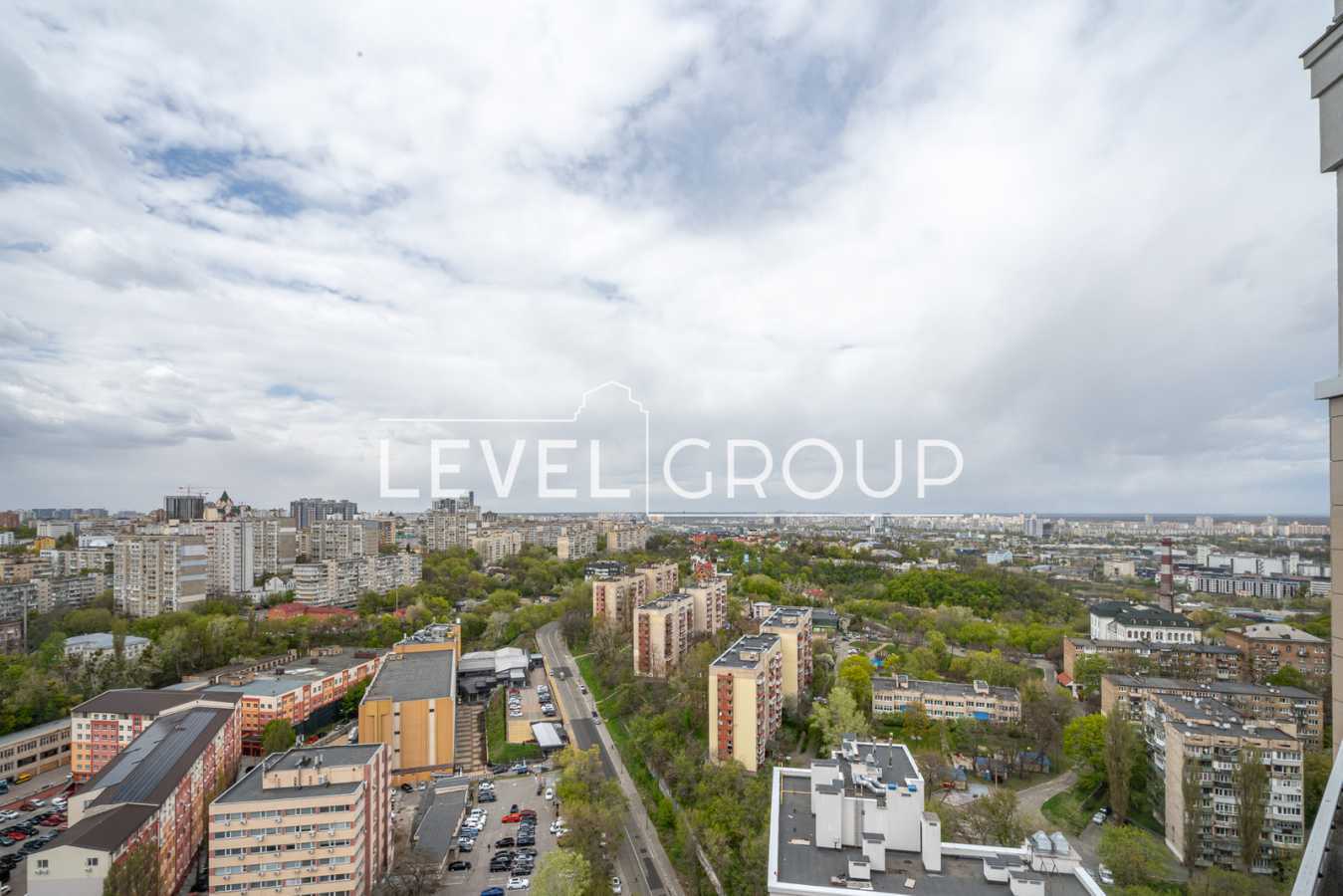 Продажа 3-комнатной квартиры 199.3 м², Глубочицкая ул., 32В