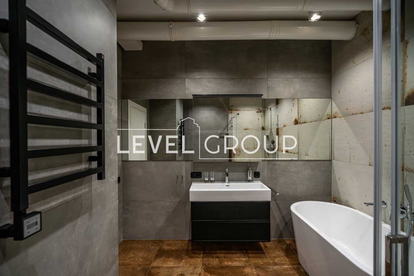 Продажа 3-комнатной квартиры 199.3 м², Глубочицкая ул., 32В