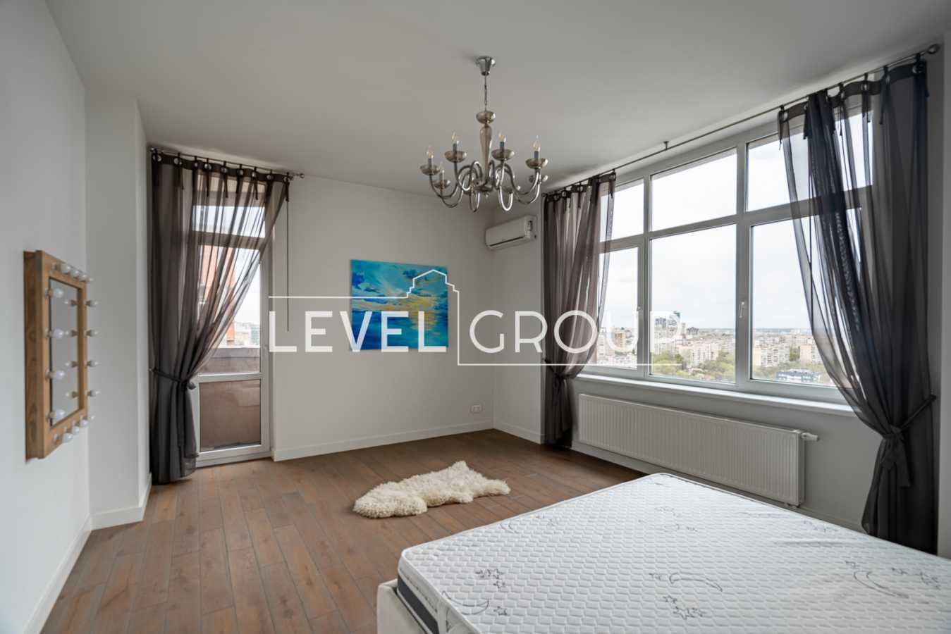 Продажа 3-комнатной квартиры 199.3 м², Глубочицкая ул., 32В