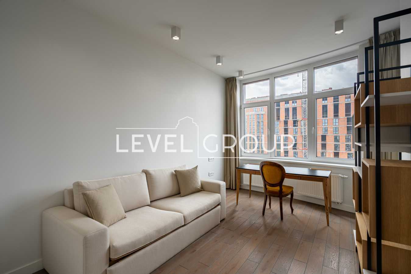 Продажа 3-комнатной квартиры 199.3 м², Глубочицкая ул., 32В