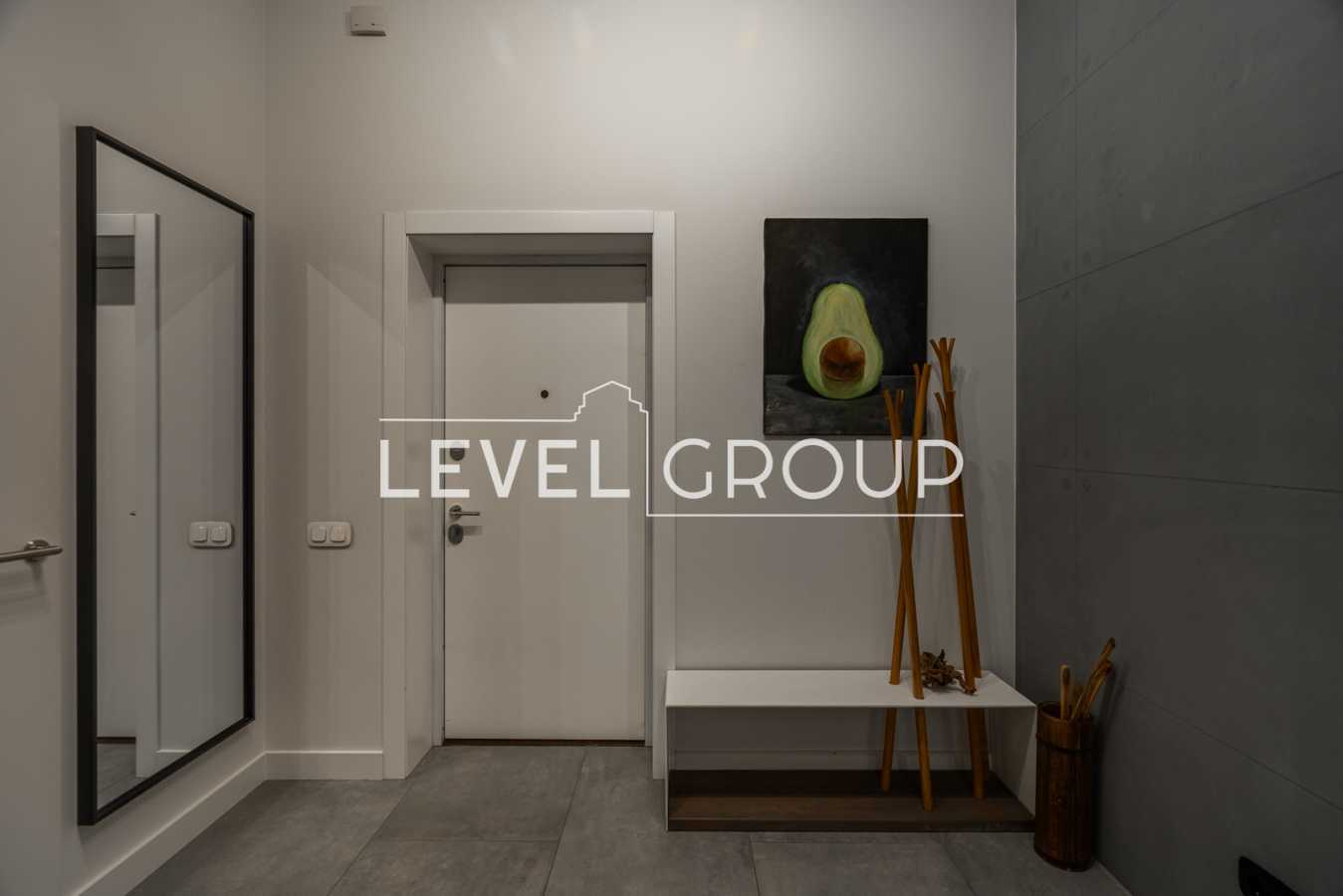 Продажа 3-комнатной квартиры 199.3 м², Глубочицкая ул., 32В
