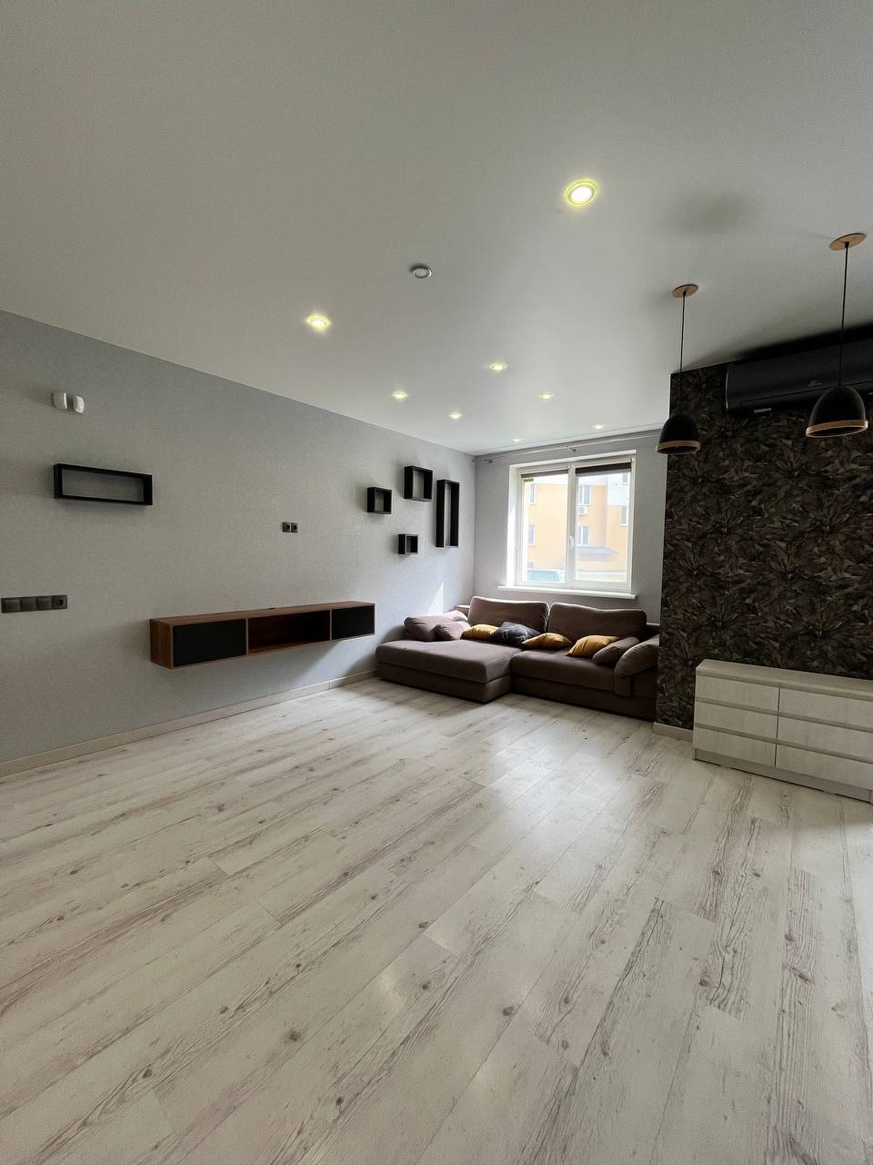 Продажа 3-комнатной квартиры 82 м², Льва Ландау просп., 52Б