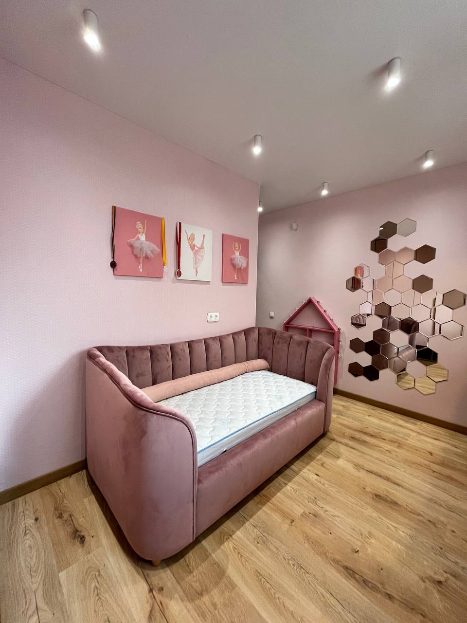Продажа 3-комнатной квартиры 82 м², Льва Ландау просп., 52Б