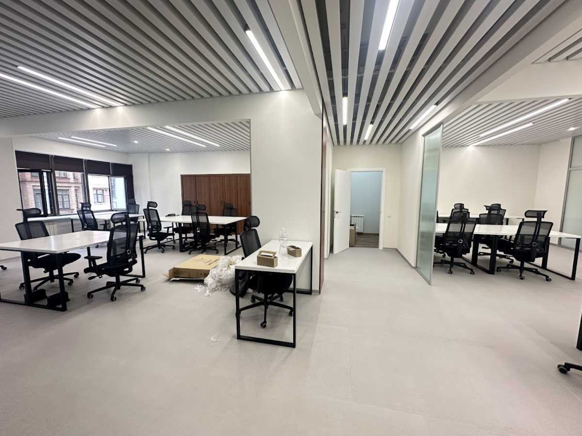 Продажа офиса 400 м², Олеся Гончара ул., 35