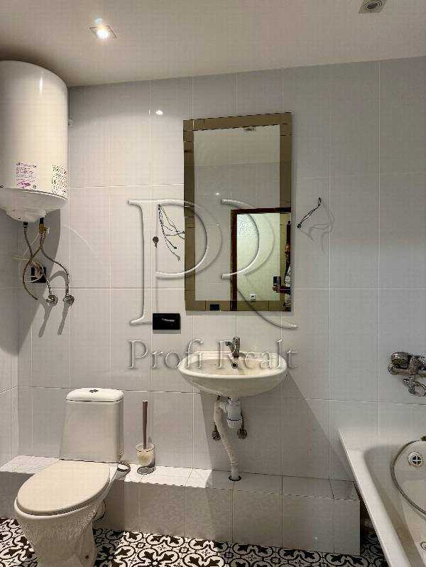 Продажа 1-комнатной квартиры 49 м², Академика Глушкова просп., 9Е
