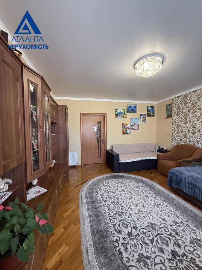 Продажа 3-комнатной квартиры 93 м², Ровенская ул.