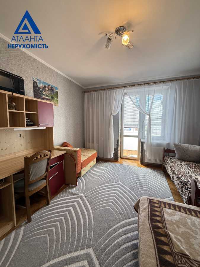 Продажа 3-комнатной квартиры 93 м², Ровенская ул.