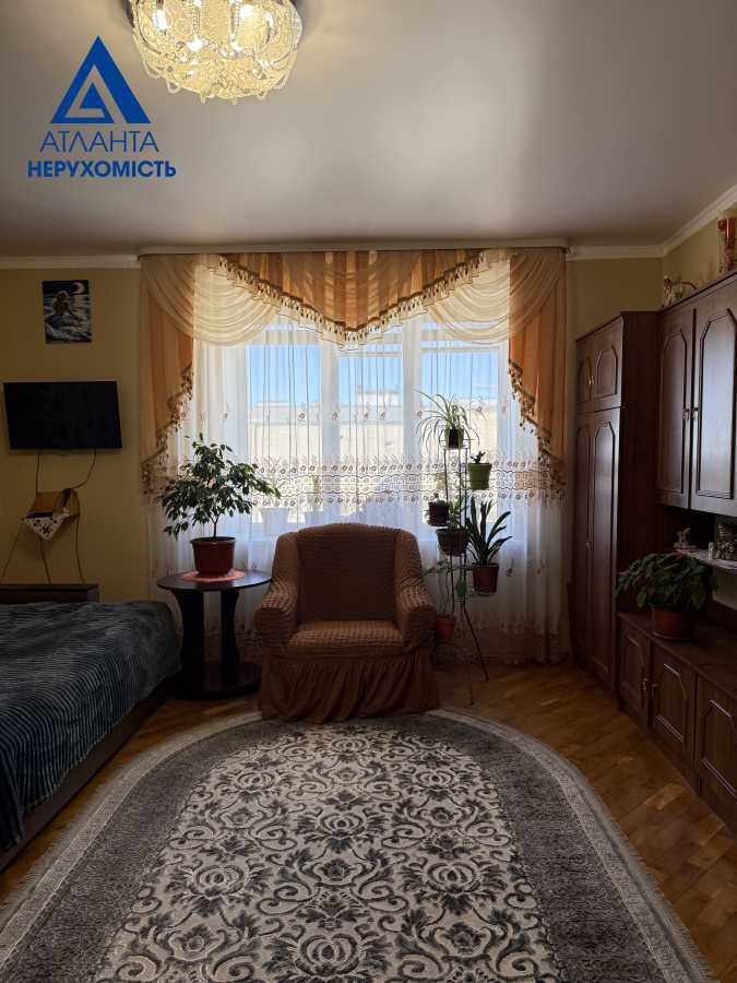 Продажа 3-комнатной квартиры 93 м², Ровенская ул.