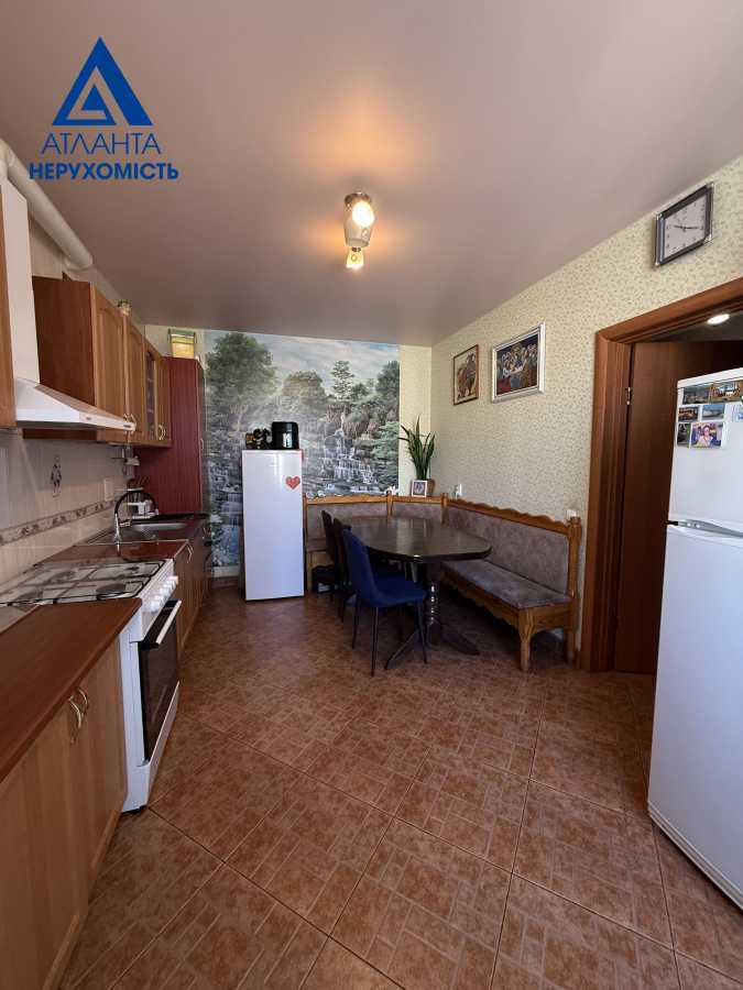 Продажа 3-комнатной квартиры 93 м², Ровенская ул.
