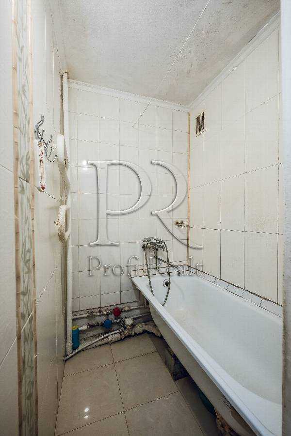 Продаж 2-кімнатної квартири 45 м², Гната Юри вул., 12
