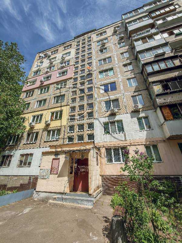 Продаж 2-кімнатної квартири 45 м², Гната Юри вул., 12