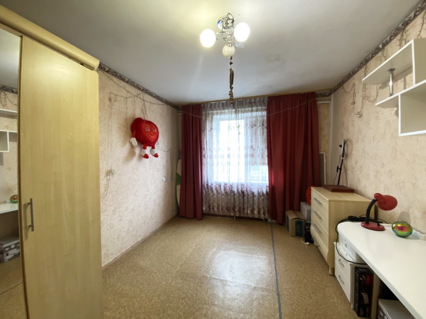 Продажа 3-комнатной квартиры 62 м², Космонавтов ул., 146В