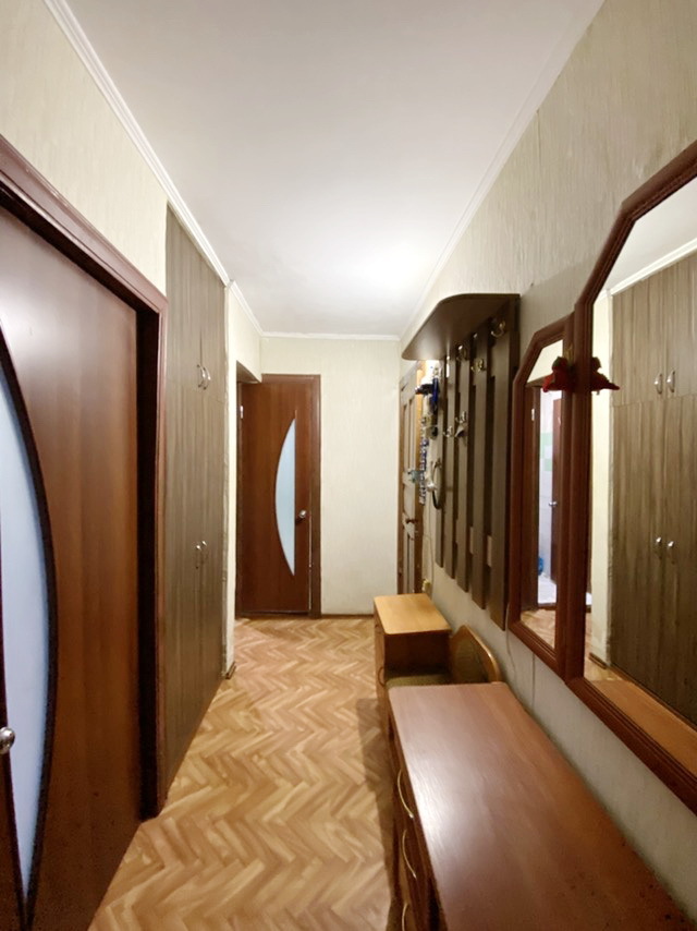 Продажа 3-комнатной квартиры 62 м², Космонавтов ул., 146В