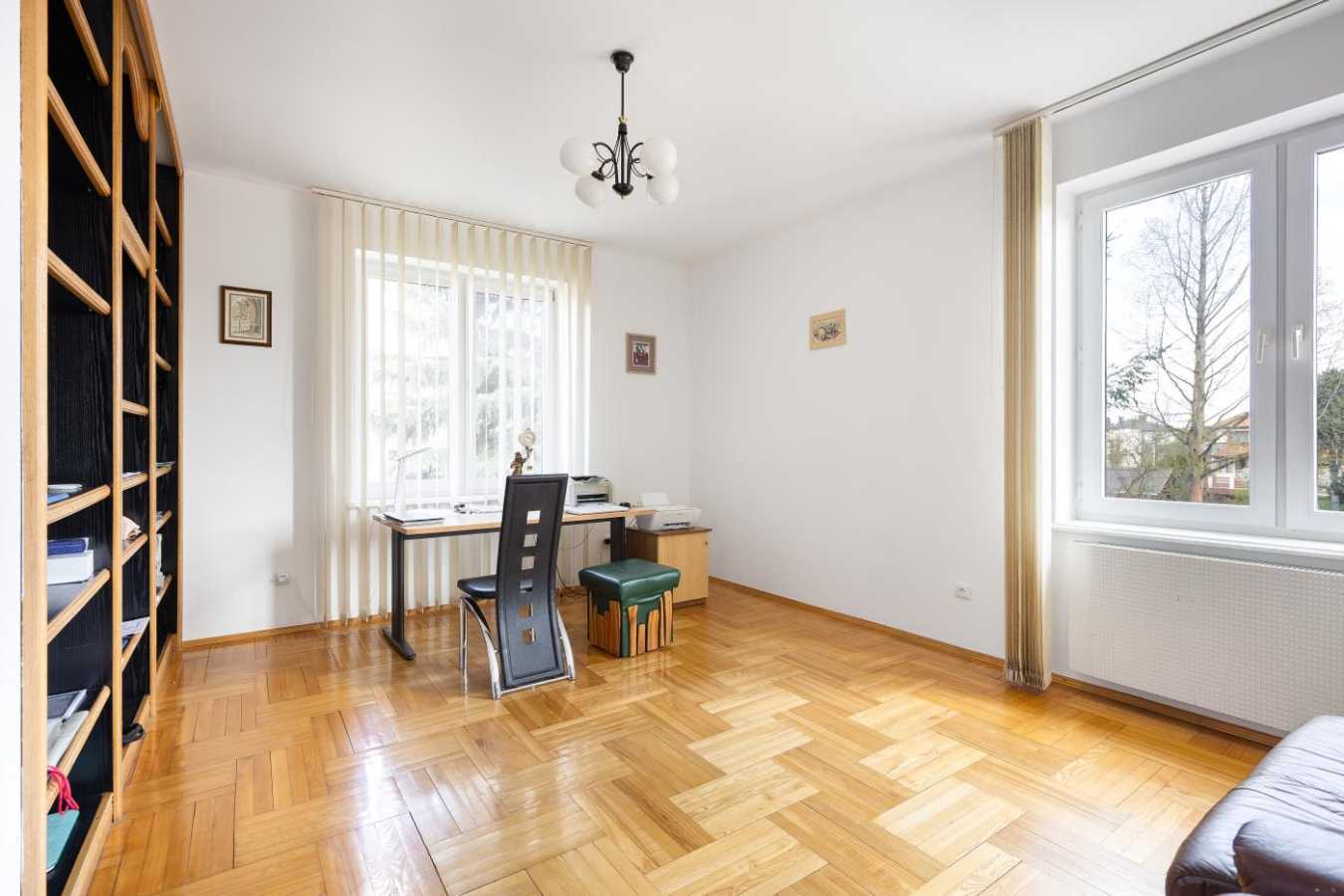 Продаж будинку 354 м², Франка