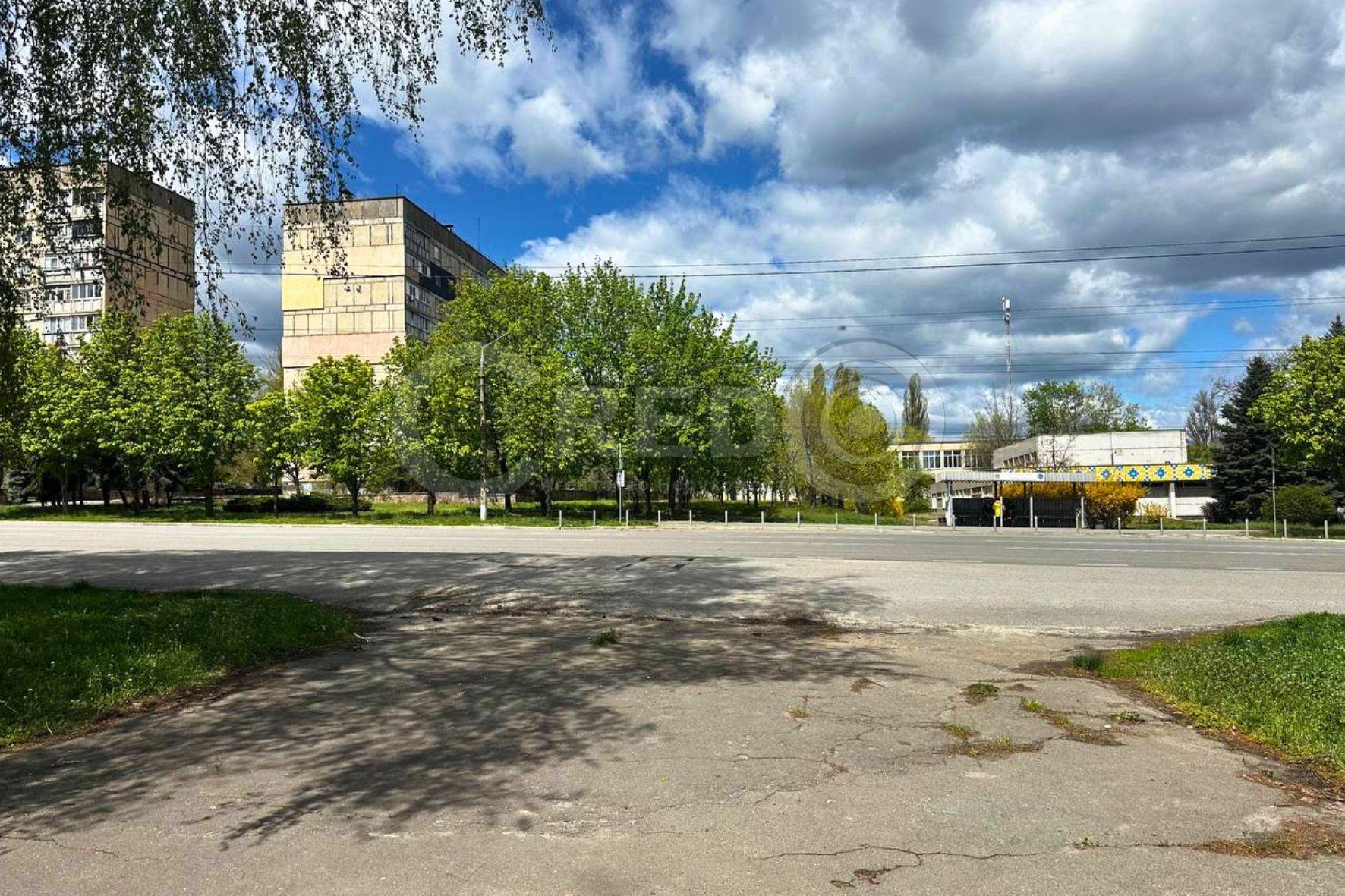 Продажа торгового помещения 180 м², Чаривна ул.