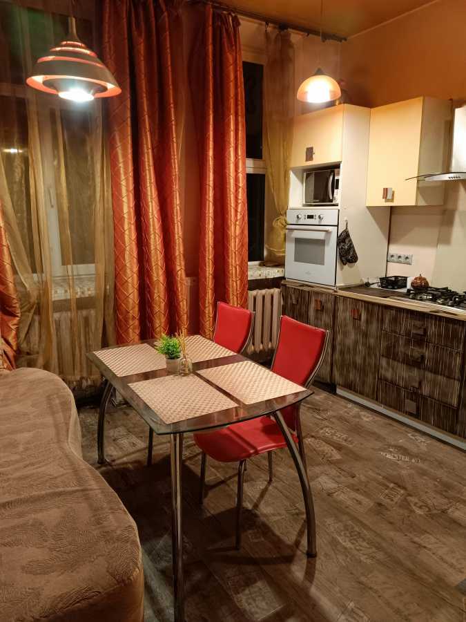 Оренда 2-кімнатної квартири 60 м², Братська вул., 10