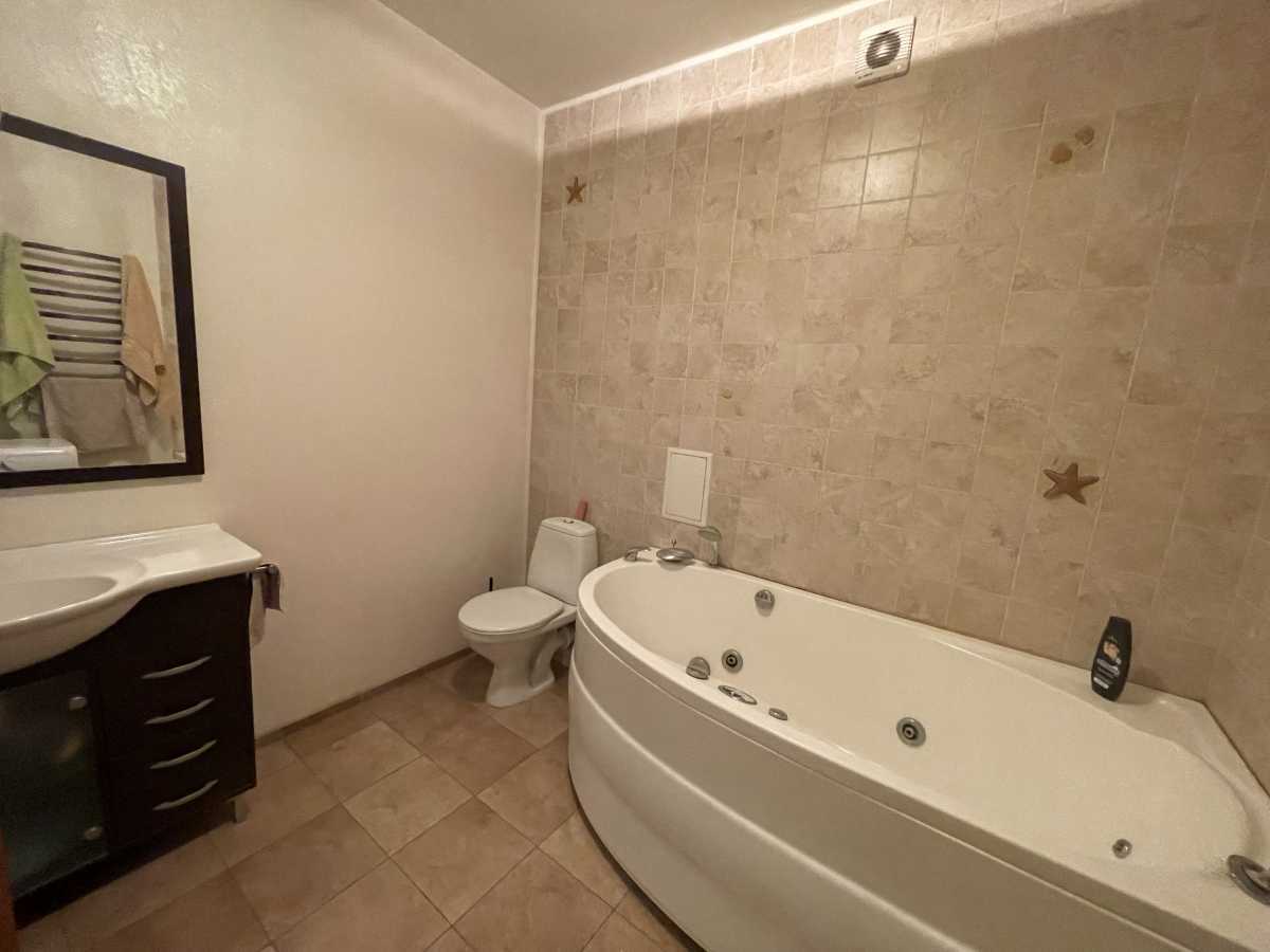 Оренда 3-кімнатної квартири 96.2 м², 40-летия Октября, 130/57