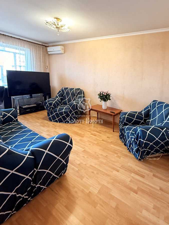 Продажа 3-комнатной квартиры 72.2 м², Владимира Маяковского просп., 8Б