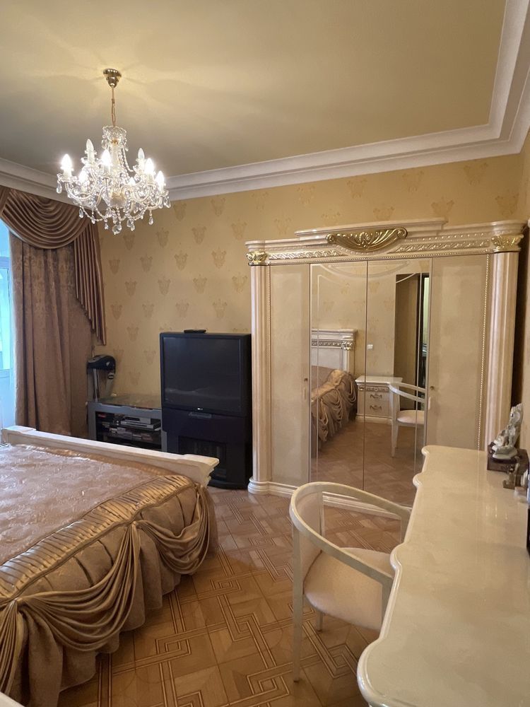 Продажа 5-комнатной квартиры 145 м², Титова ул., 17