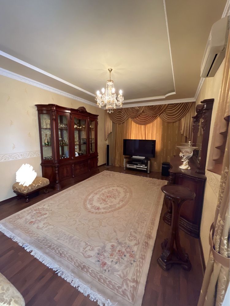Продажа 5-комнатной квартиры 145 м², Титова ул., 17