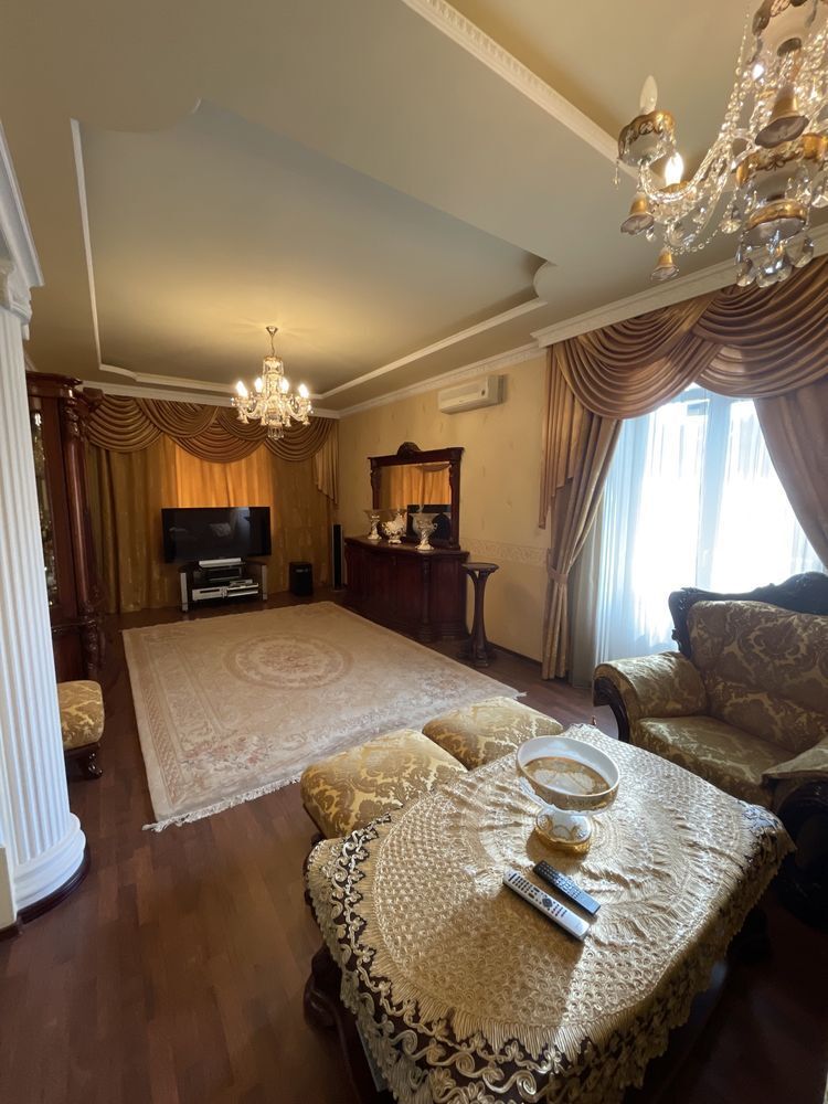 Продажа 5-комнатной квартиры 145 м², Титова ул., 17