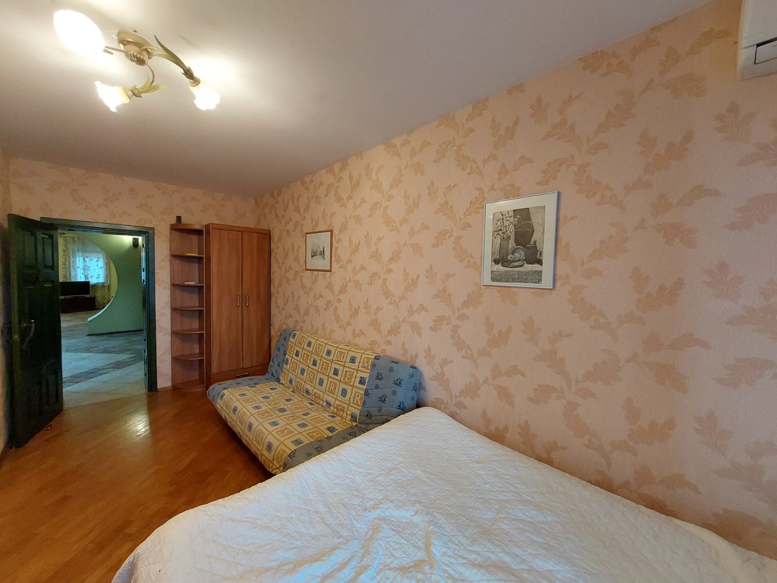 Аренда 3-комнатной квартиры 200 м², Константиновская ул.