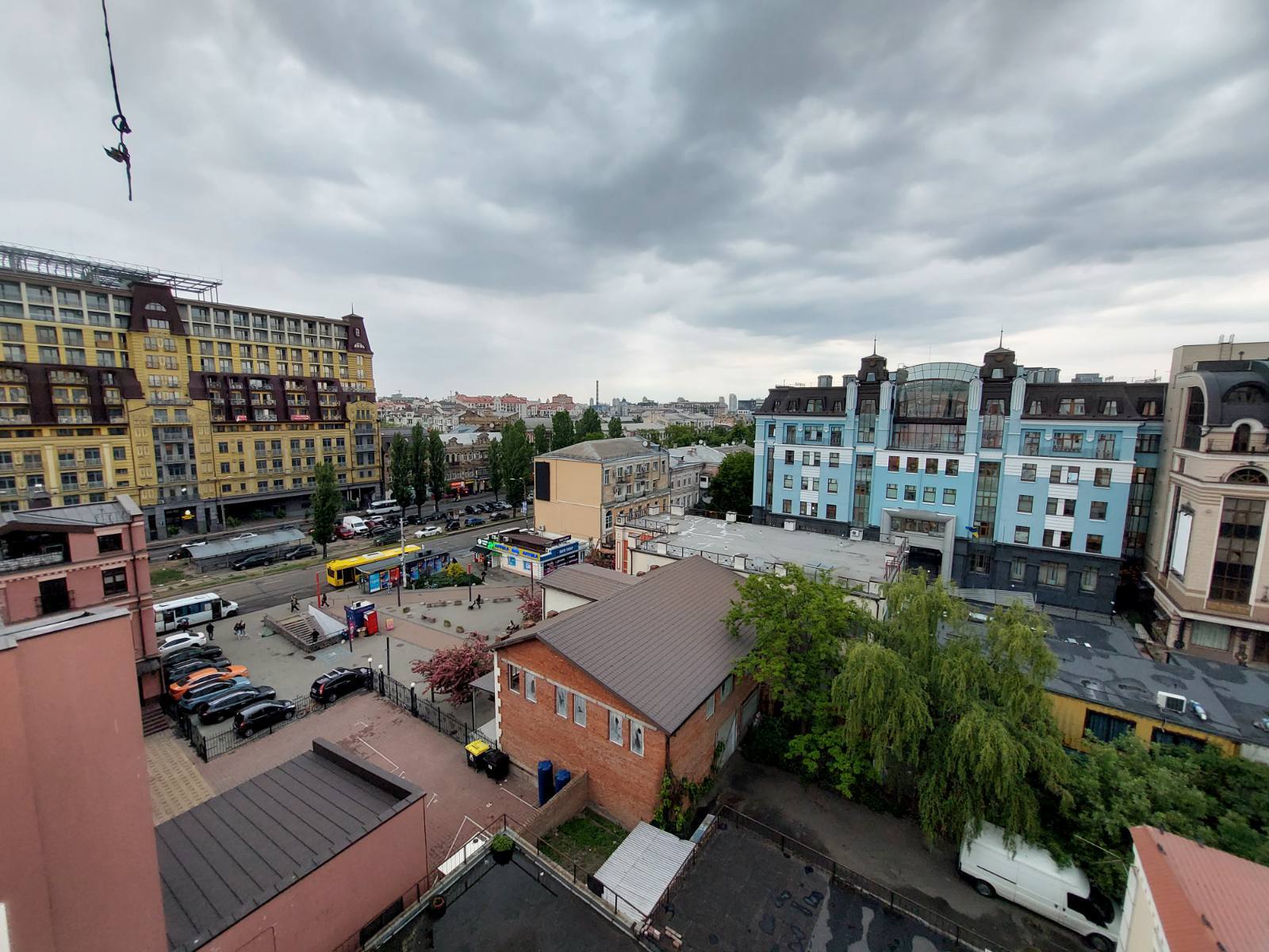 Аренда 3-комнатной квартиры 200 м², Константиновская ул.