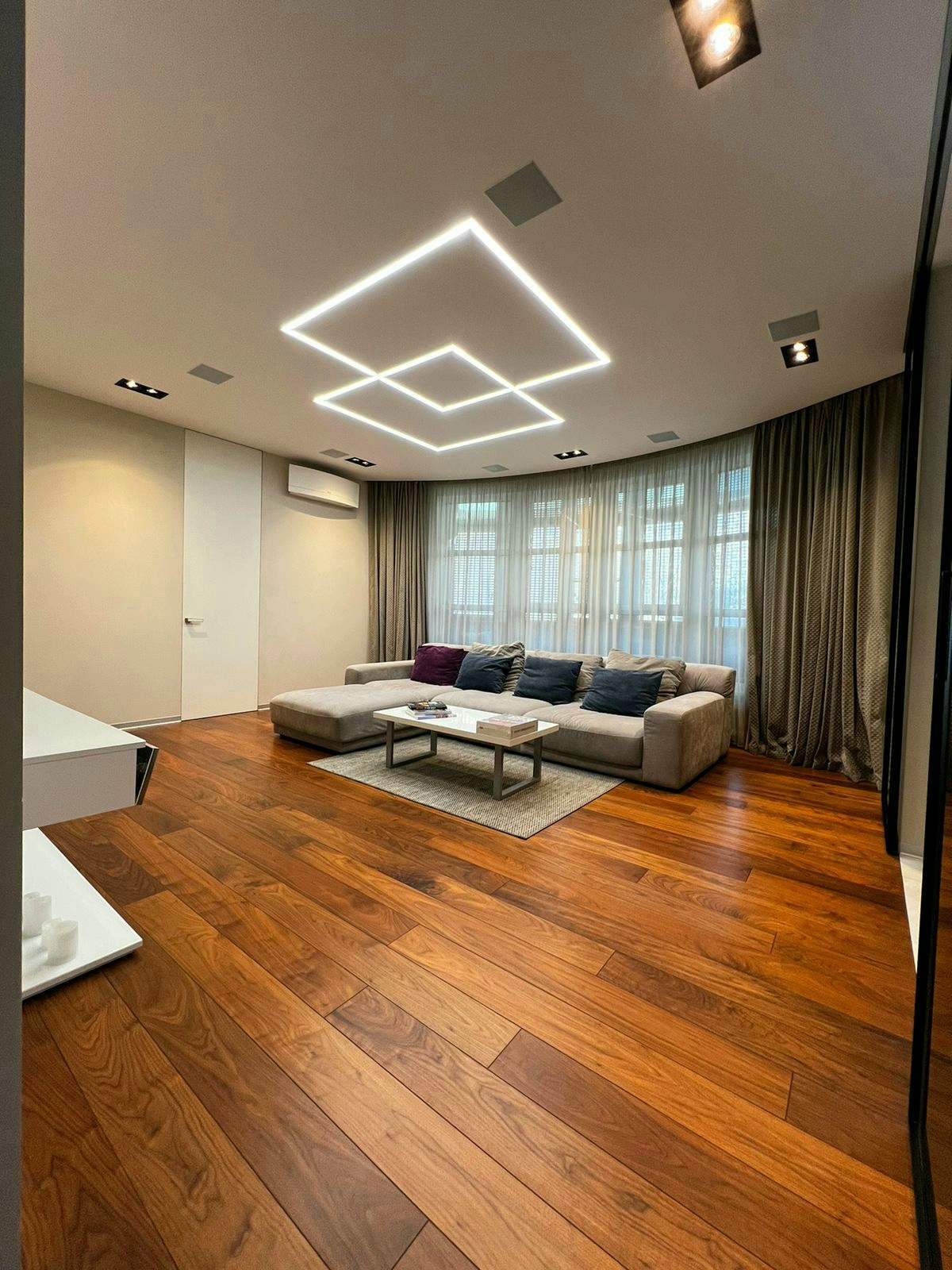 Оренда 3-кімнатної квартири 130 м², Генерала Шаповала вул.