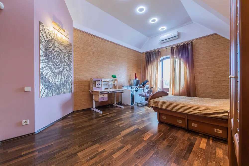 Продажа коттеджа 585 м², Центральная ул.