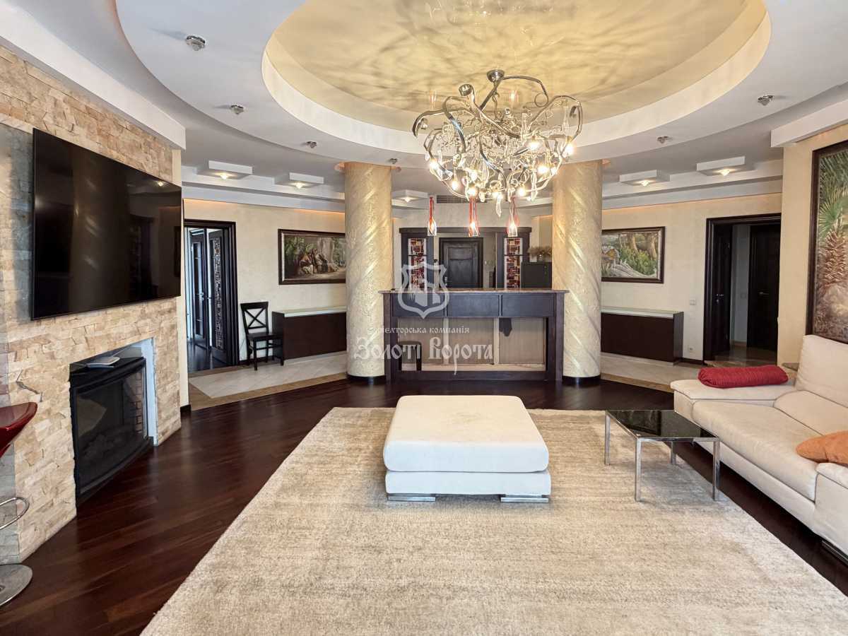 Продажа 4-комнатной квартиры 160 м², Жилянская ул., 59