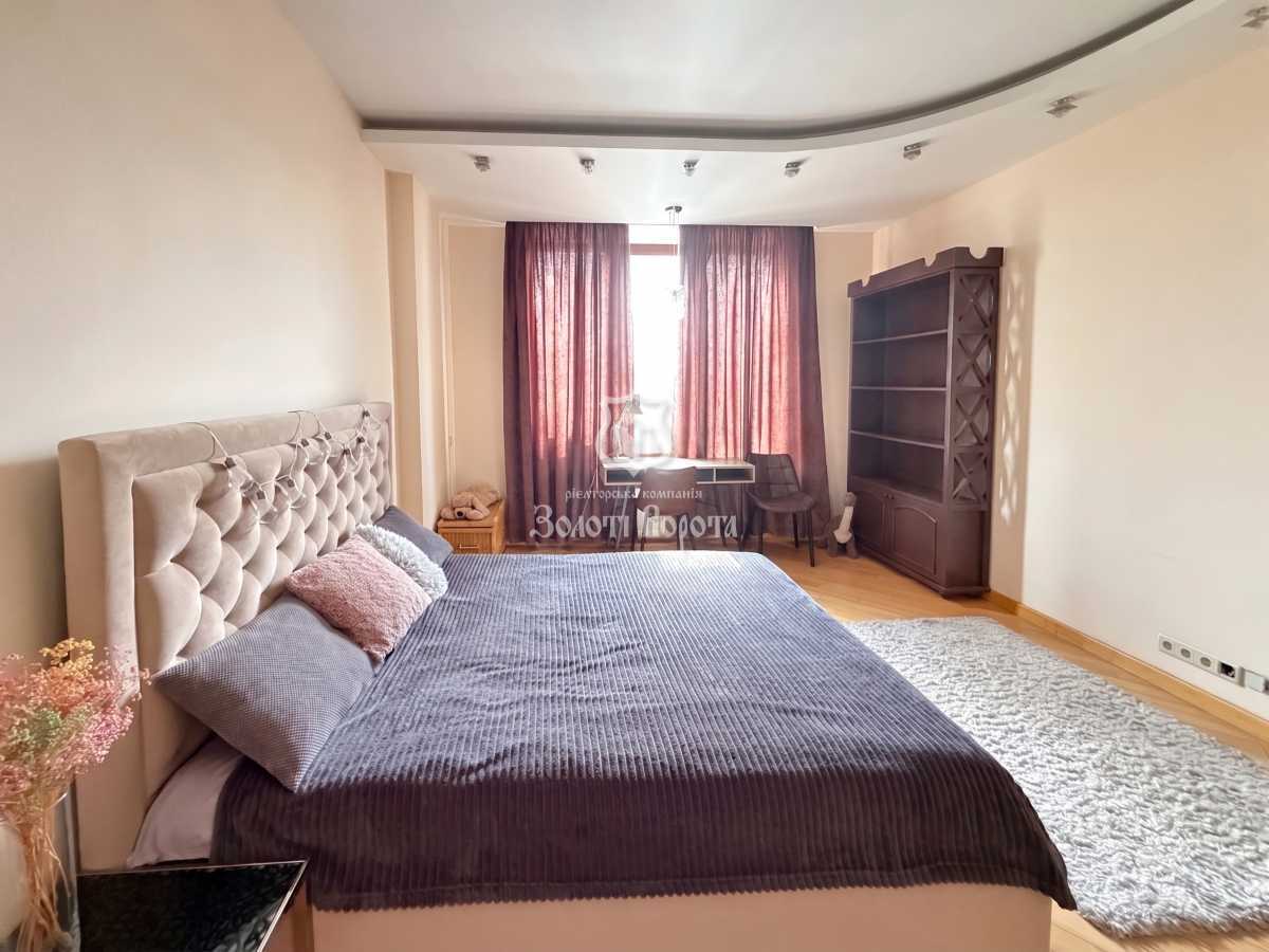 Продажа 4-комнатной квартиры 160 м², Жилянская ул., 59