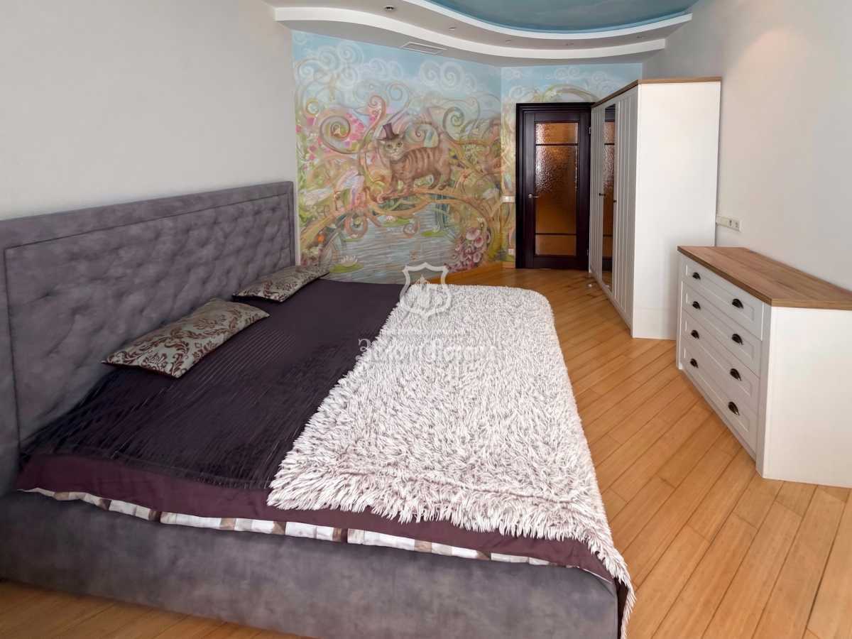 Продажа 4-комнатной квартиры 160 м², Жилянская ул., 59