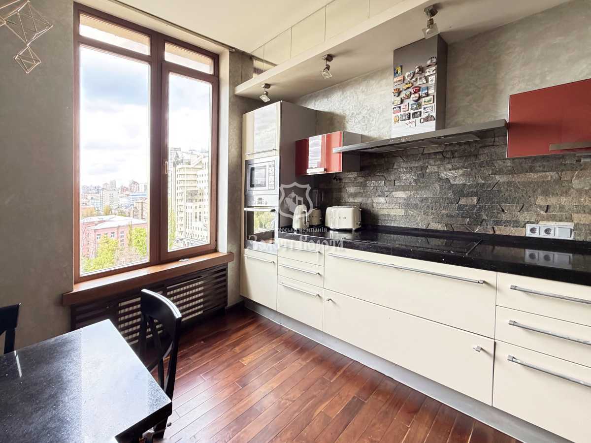 Продажа 4-комнатной квартиры 160 м², Жилянская ул., 59