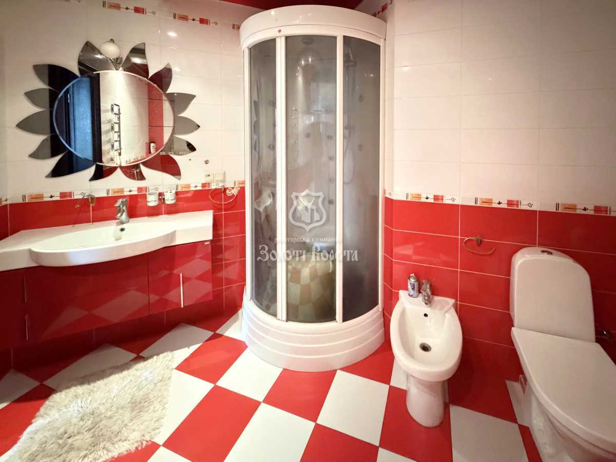 Продажа 4-комнатной квартиры 160 м², Жилянская ул., 59