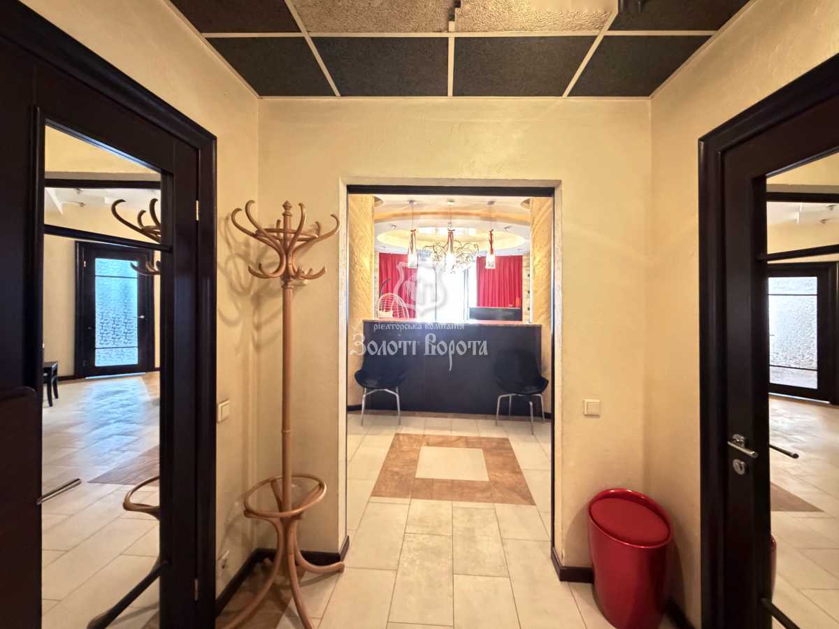 Продажа 4-комнатной квартиры 160 м², Жилянская ул., 59