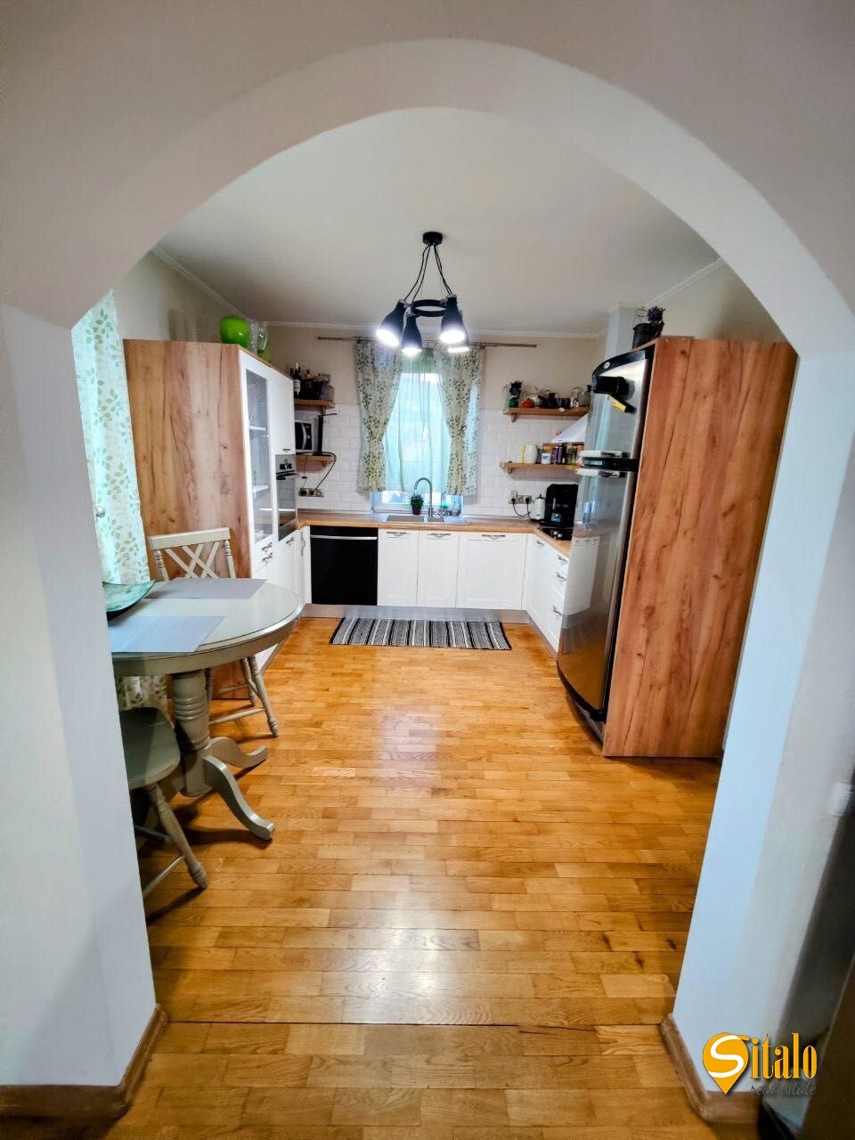 Продаж будинку 250 м²