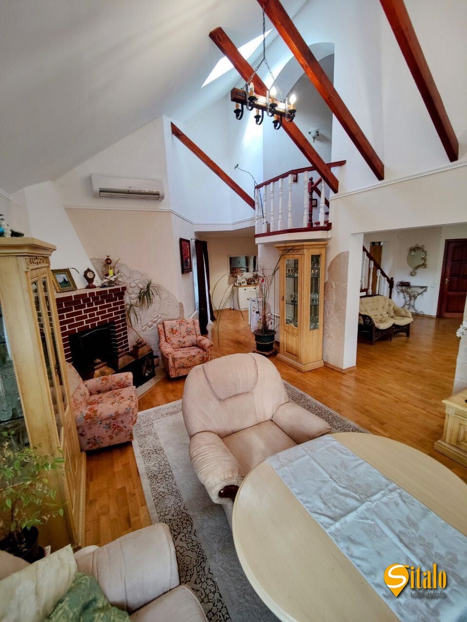 Продаж будинку 250 м²