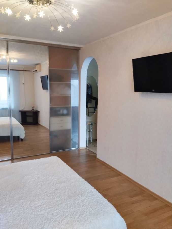Оренда 1-кімнатної квартири 40 м², Героїв Дніпра вул., 40А
