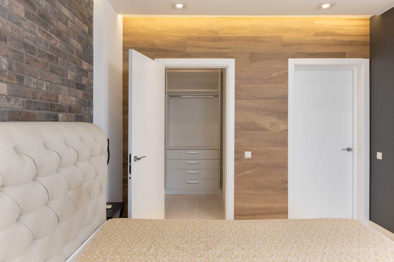 Аренда 4-комнатной квартиры 136 м², Княжий Затон ул., 21